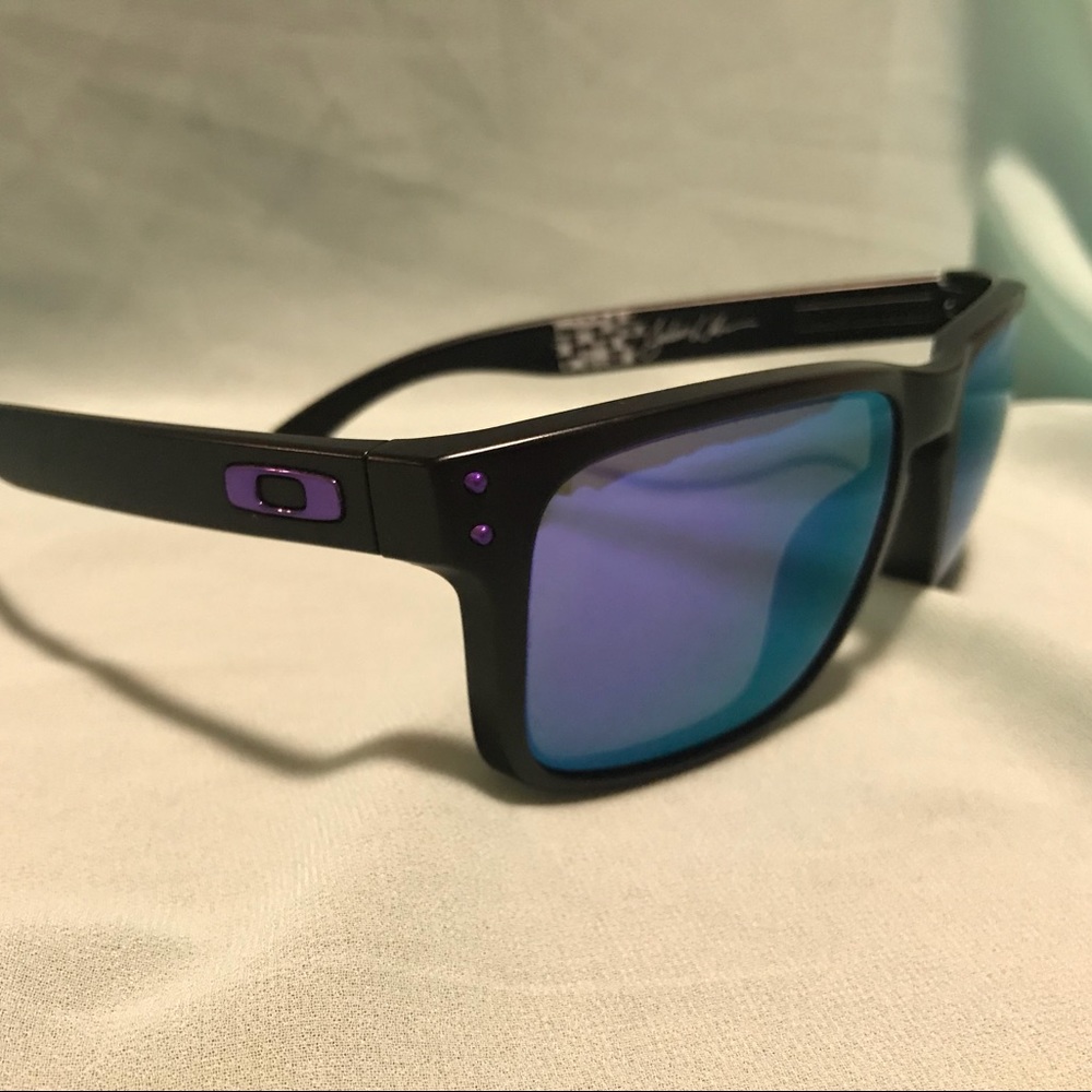 Oakley Julian Wilson Holbrook
